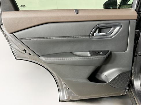 Used 2023 Nissan Rogue SV w/ SV Premium B Package image 26