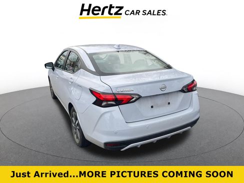 Used 2025 Nissan Versa SV image 1