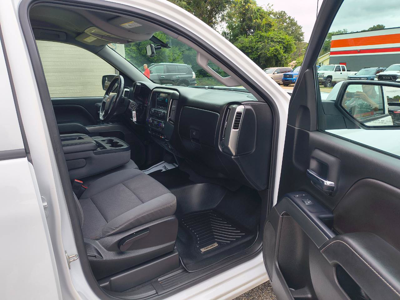 Used 2018 Chevrolet Silverado 1500 LT w/ All Star Edition AWD/4WD image 9