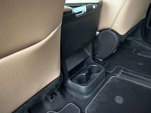 Used 2024 Toyota Sienna XLE FWD image 16