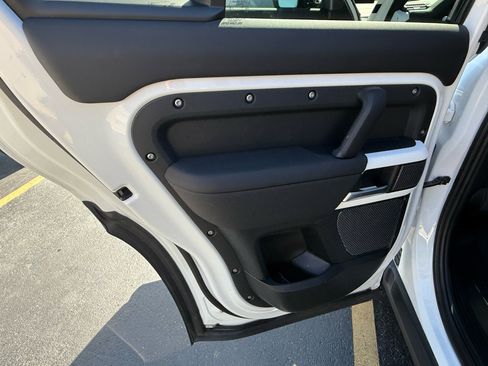 Used 2024 Land Rover Defender 110 S image 29
