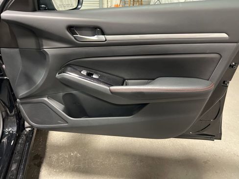 Used 2025 Nissan Altima 2.5 SR image 10