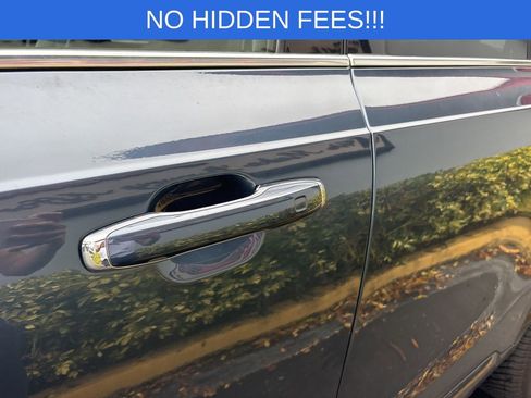 Used 2019 Volvo XC90 T5 Momentum w/ Multimedia Package image 6