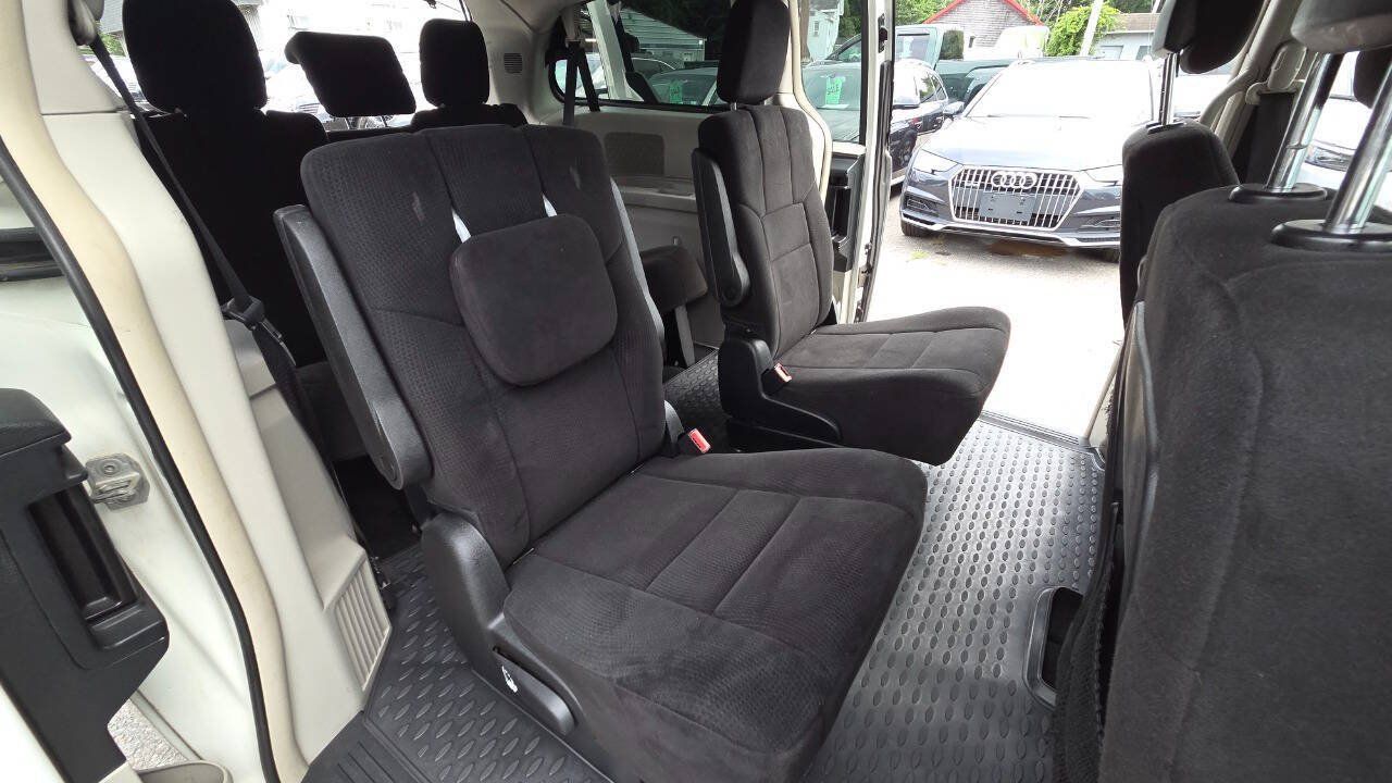 Used 2011 Chrysler Town & Country Touring FWD image 48