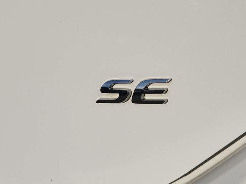 Used 2017 Toyota Corolla SE w/ SE Premium Package image 11