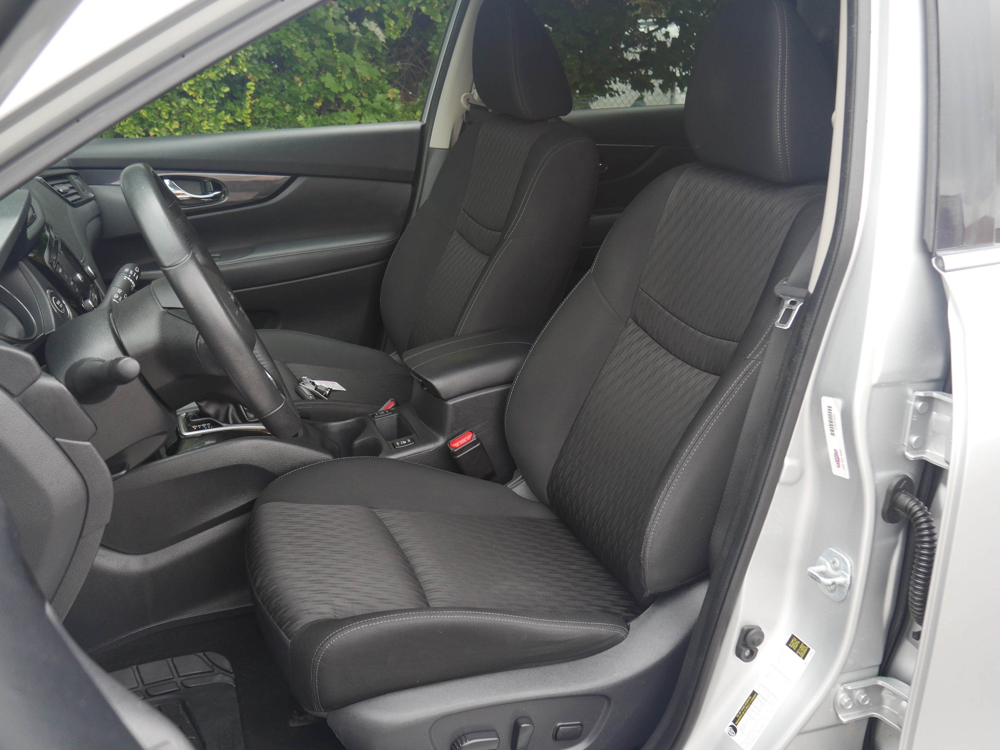 Used 2020 Nissan Rogue SV AWD/4WD image 25