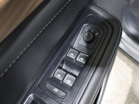 Used 2025 Volkswagen Atlas SE AWD/4WD image 13