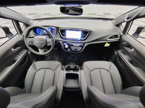 New 2026 Chrysler Pacifica Select FWD image 2