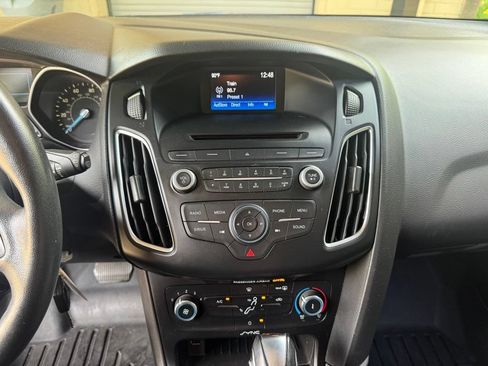 Used 2015 Ford Focus SE w/ Equipment Group 201A FWD image 14