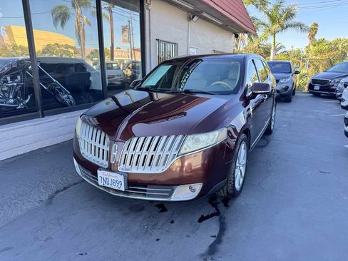 Used 2012 Lincoln MKT AWD image 12