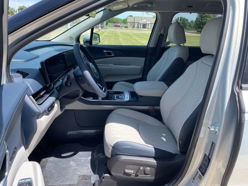 New 2026 Kia Carnival EX FWD image 8