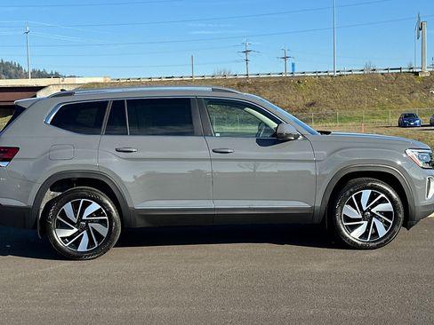 New 2026 Volkswagen Atlas SEL image 2