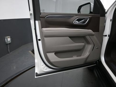 Used 2024 GMC Yukon XL SLT w/ SLT Luxury Package AWD/4WD image 12