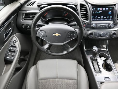 Used 2018 Chevrolet Impala LT FWD image 26