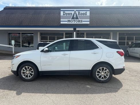 Used 2018 Chevrolet Equinox LT image 2