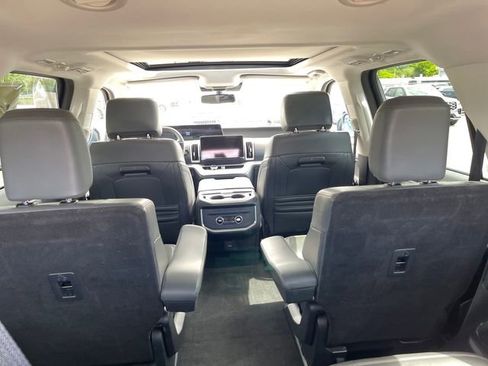 Used 2025 Ford Expedition Active AWD/4WD image 35