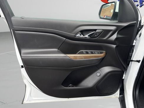 Used 2023 GMC Acadia SLE w/ Driver Convenience Package image 16