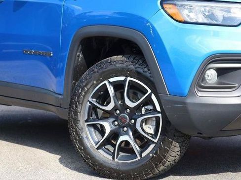 Used 2025 Jeep Compass Trailhawk AWD/4WD image 3