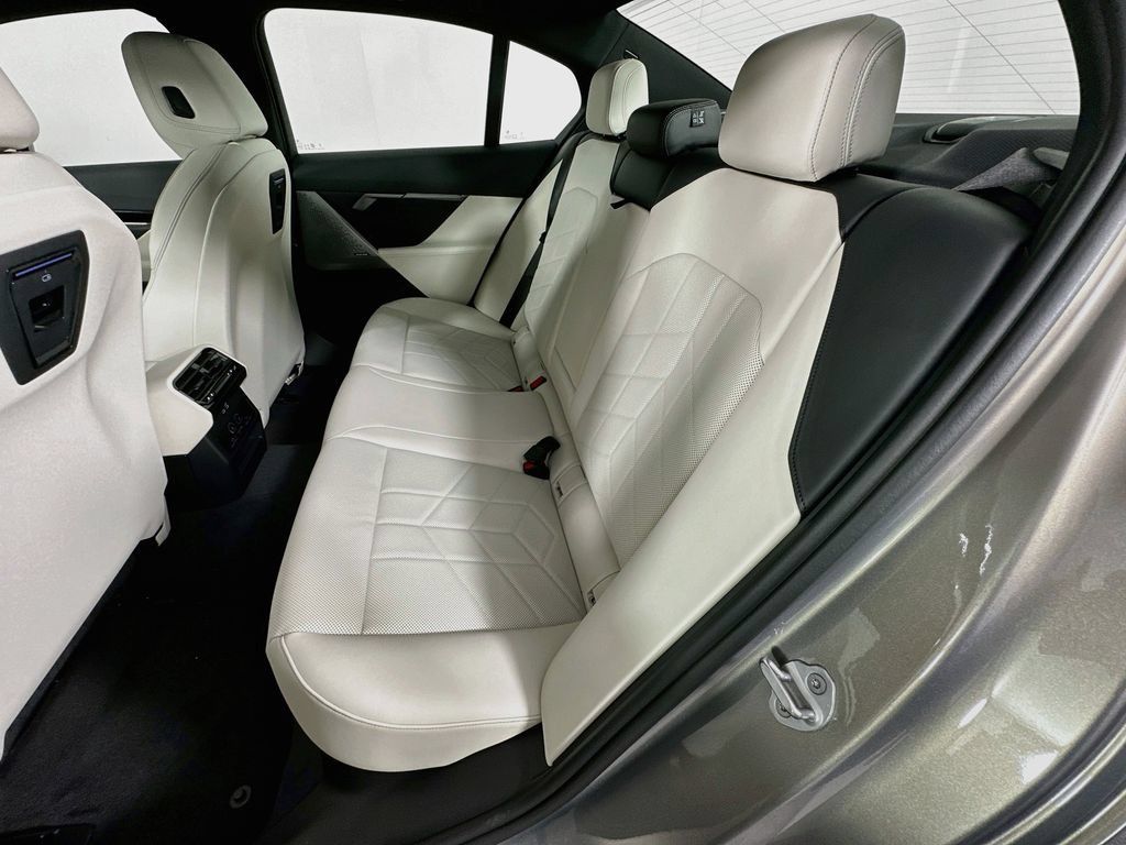 Used 2026 BMW 530i w/ Premium Package RWD image 25