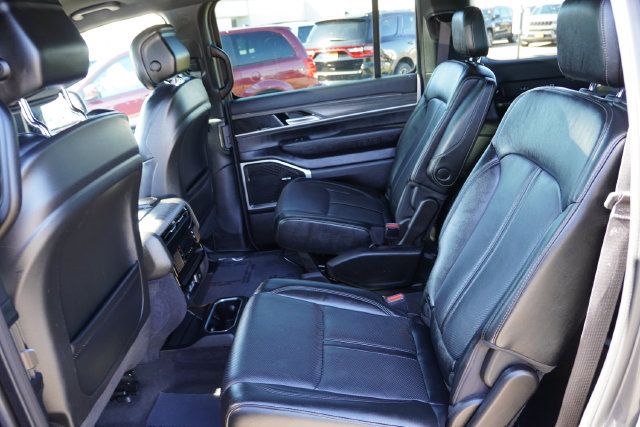 Certified 2024 Jeep Wagoneer Series III AWD/4WD image 18