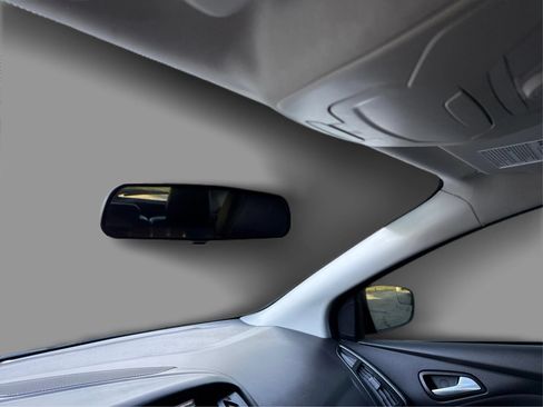 Used 2014 Ford Focus Titanium FWD image 19