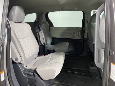 Certified 2023 Toyota Sienna LE AWD/4WD image 10