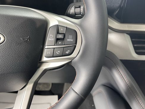 Used 2026 Ford Explorer Active AWD/4WD image 19