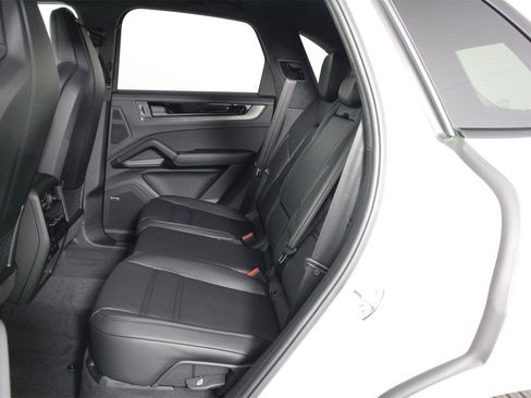 New 2026 Porsche Cayenne GTS image 18