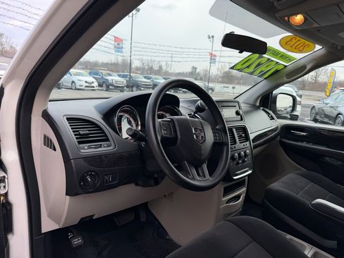 Used 2013 Dodge Grand Caravan SE image 13