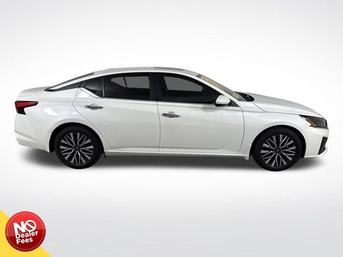 Used 2024 Nissan Altima 2.5 SV w/ SV Premium Package image 2