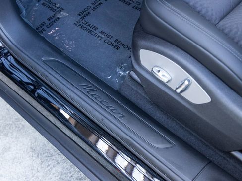 Certified 2025 Porsche Macan image 27