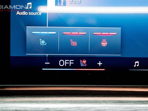 Used 2023 BMW i7 xDrive60 image 98