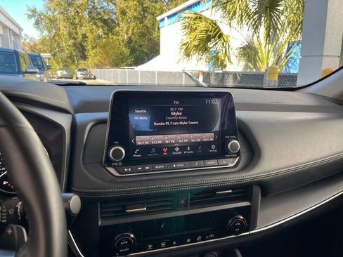 Used 2025 Nissan Rogue SV image 31