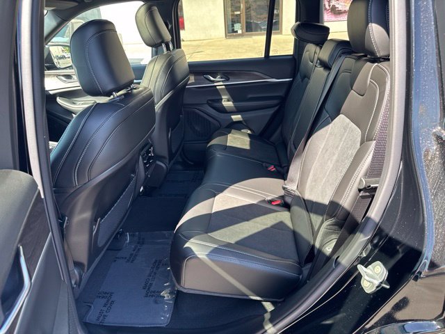 New 2026 Jeep Grand Cherokee Altitude AWD/4WD image 19