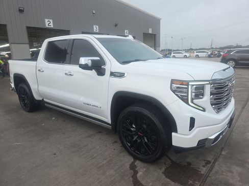 Used 2023 GMC Sierra 1500 Denali w/ Denali Carbonpro Edition AWD/4WD image 3