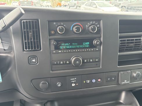 Used 2022 Chevrolet Express 2500 LT RWD image 27