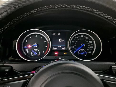 Used 2017 Volkswagen Golf R 4-Door image 22