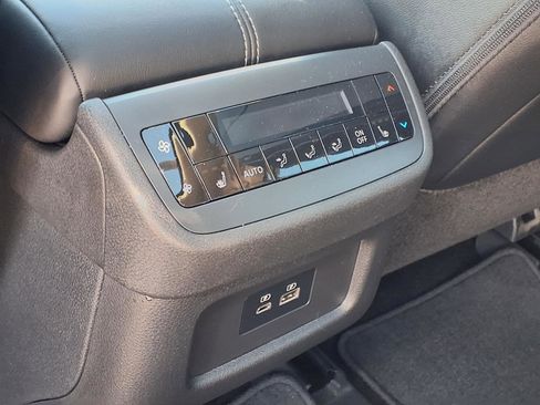 Used 2023 Nissan Pathfinder SL w/ SL Premium Package FWD image 16