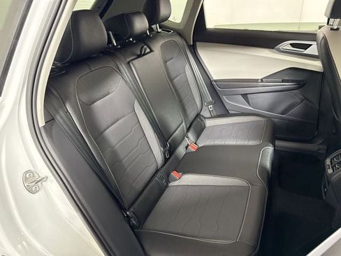 New 2025 Volkswagen Taos SE image 13