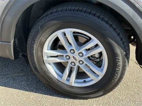 Certified 2023 Ford Explorer XLT w/ Class IV Trailer Tow Package image 5