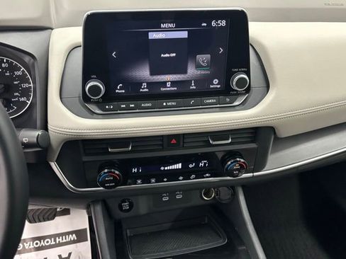 Used 2025 Nissan Rogue SV image 22