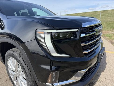 Used 2024 GMC Acadia Elevation image 24