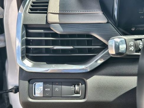 Certified 2026 GMC Acadia Elevation w/ Elevation Premium Package FWD image 17