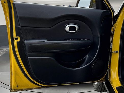 Used 2015 Kia Soul + FWD image 16