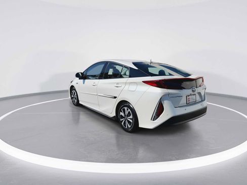 Certified 2017 Toyota Prius Prime Advanced w/ Carpet Mat Package FWD image 6