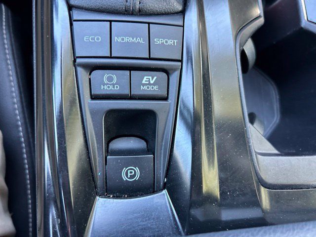 Used 2025 Toyota Camry SE FWD image 15