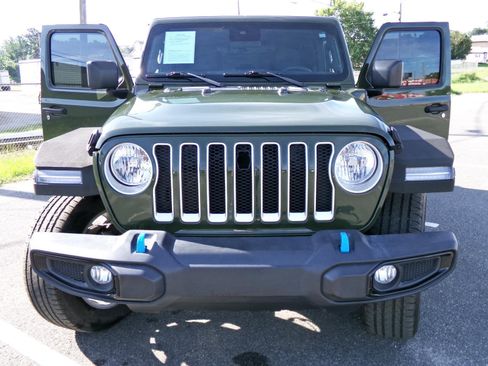 Used 2024 Jeep Wrangler Unlimited w/ Technology Group AWD/4WD image 5