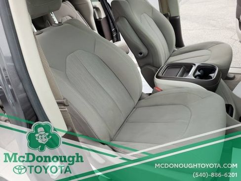 Used 2020 Chrysler Pacifica Touring w/ Advanced Safetytec Group FWD image 21