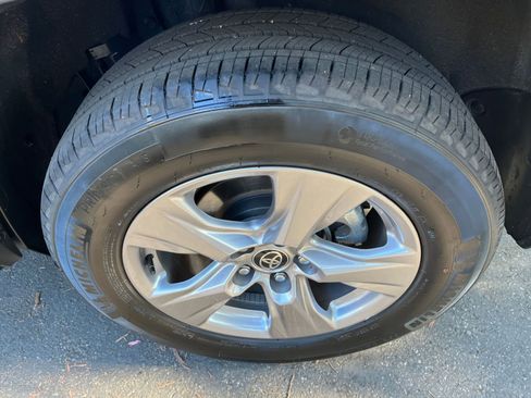 Used 2025 Toyota RAV4 XLE image 31