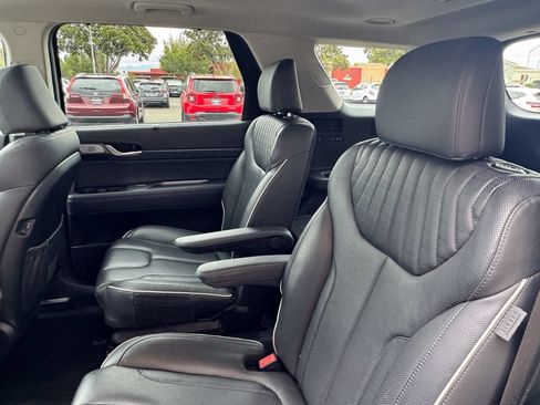 Used 2024 Hyundai Palisade Limited FWD image 18